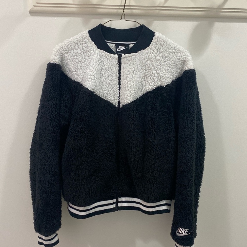 NIKE fleece Jacket.  Women’s Small.  Black and White.  Zip Front.Varsity Style.